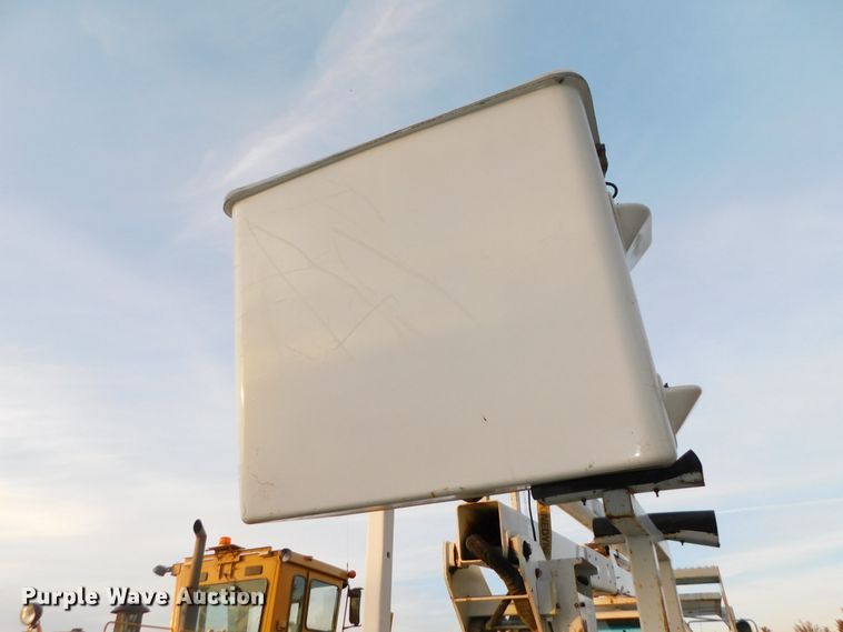 image for item DJ5849 2001 GMC C7500  forestry bucket truck