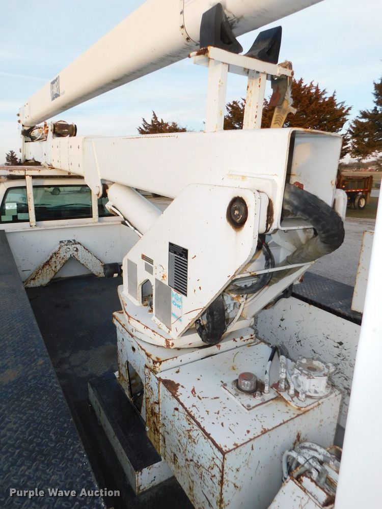 image for item DJ5849 2001 GMC C7500  forestry bucket truck