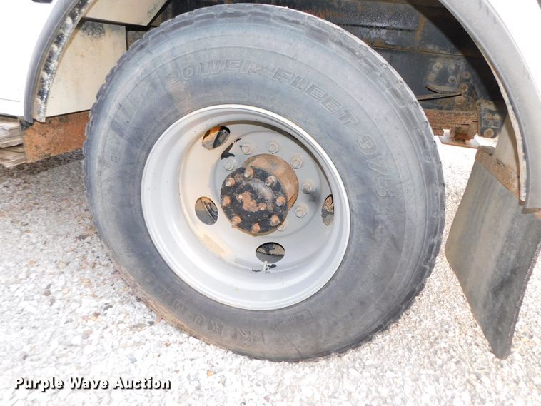 image for item DJ5849 2001 GMC C7500  forestry bucket truck