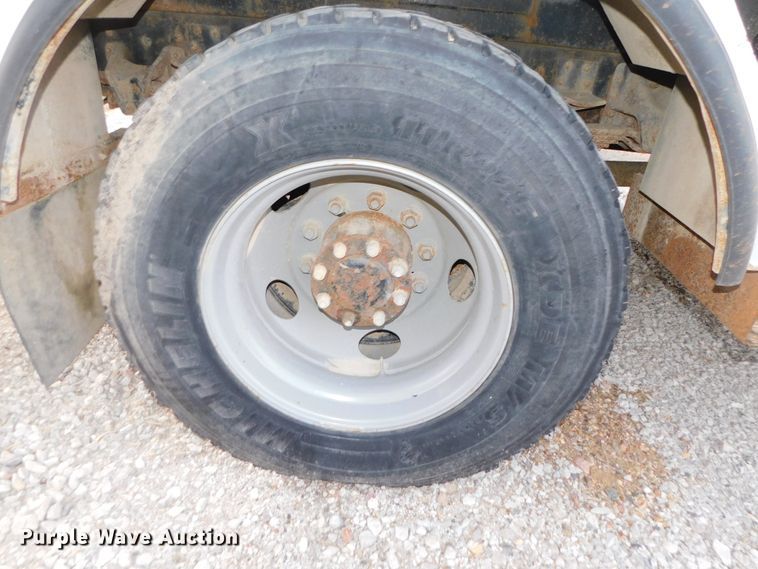 image for item DJ5849 2001 GMC C7500  forestry bucket truck