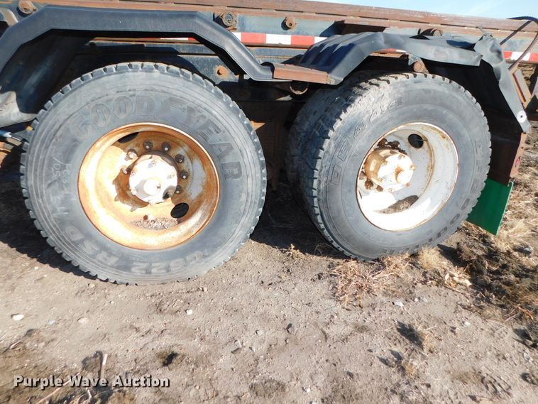 image for item DJ5851 1981 Mack RD686S  roll-off  container truck