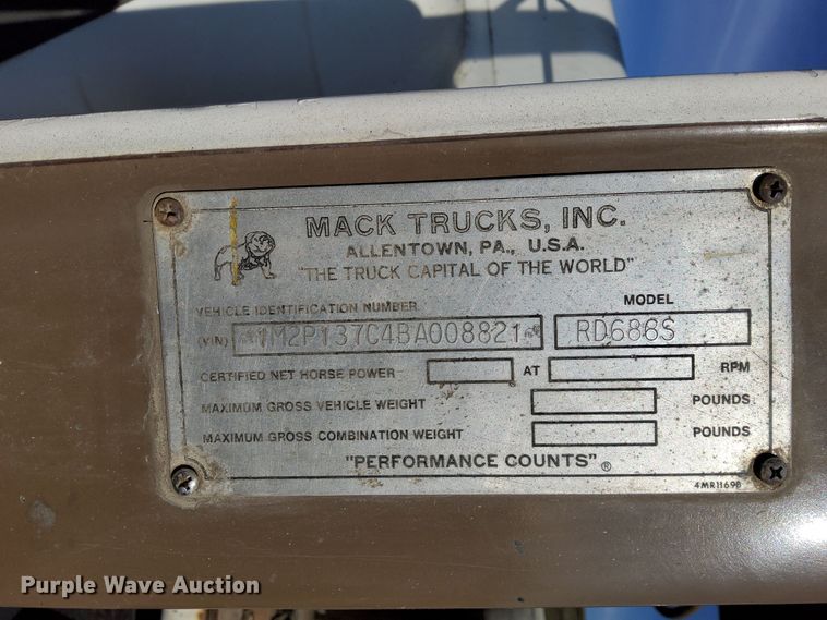 image for item DJ5851 1981 Mack RD686S  roll-off  container truck