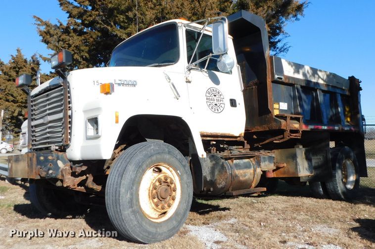 image for item DJ5854 1993 Ford L7000  dump truck