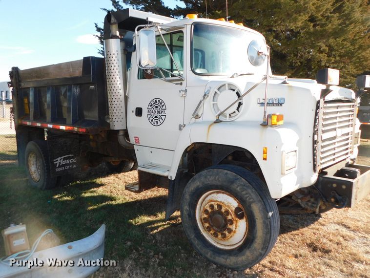 image for item DJ5854 1993 Ford L7000  dump truck