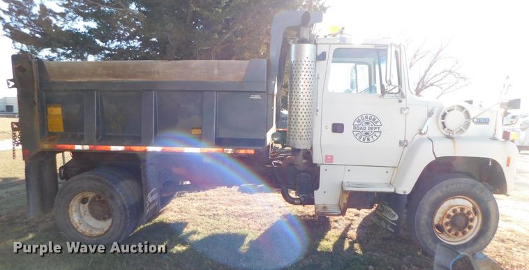image for item DJ5854 1993 Ford L7000  dump truck