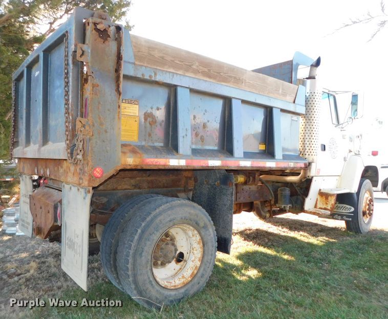 image for item DJ5854 1993 Ford L7000  dump truck