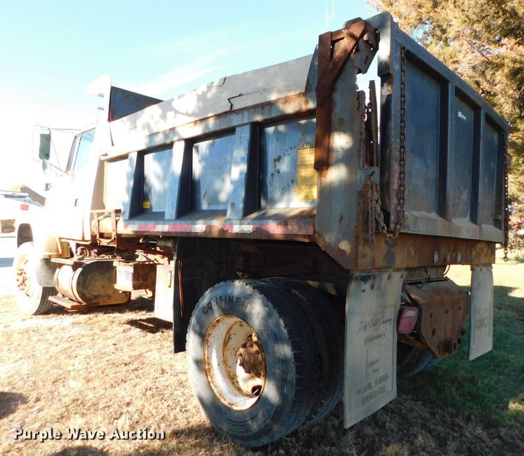 image for item DJ5854 1993 Ford L7000  dump truck