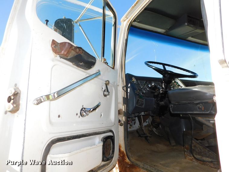 image for item DJ5854 1993 Ford L7000  dump truck