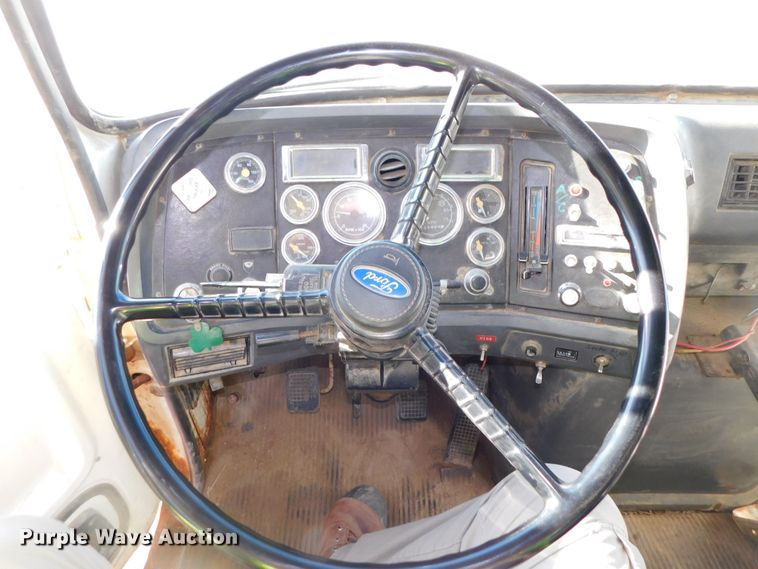 image for item DJ5854 1993 Ford L7000  dump truck