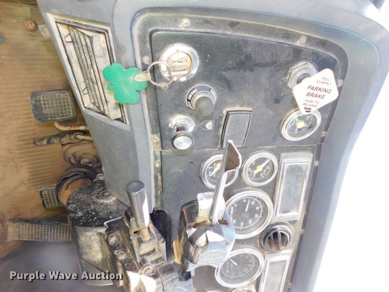 image for item DJ5854 1993 Ford L7000  dump truck