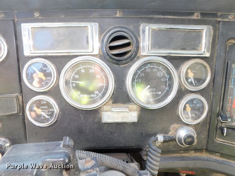 image for item DJ5854 1993 Ford L7000  dump truck