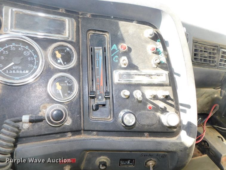 image for item DJ5854 1993 Ford L7000  dump truck