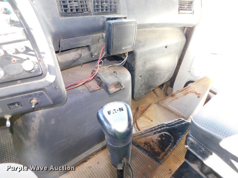 image for item DJ5854 1993 Ford L7000  dump truck