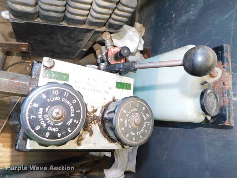 image for item DJ5854 1993 Ford L7000  dump truck