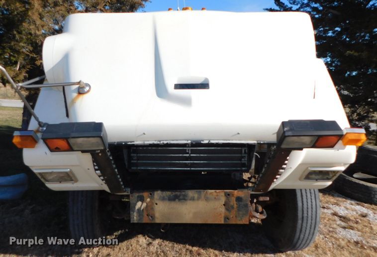 image for item DJ5854 1993 Ford L7000  dump truck