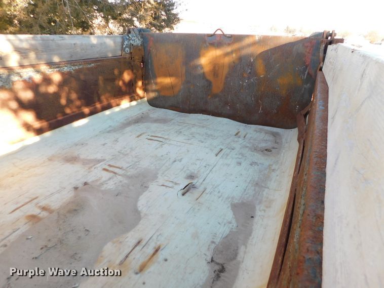 image for item DJ5854 1993 Ford L7000  dump truck