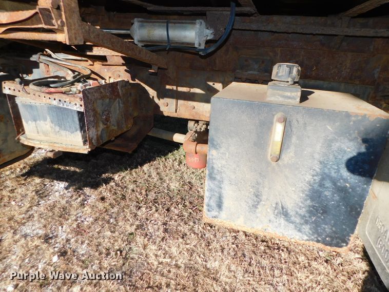 image for item DJ5854 1993 Ford L7000  dump truck