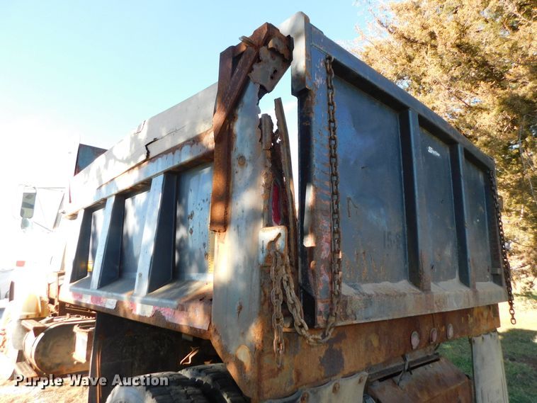 image for item DJ5854 1993 Ford L7000  dump truck