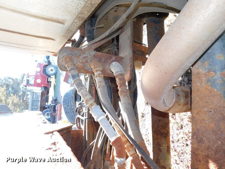 image for item DJ5854 1993 Ford L7000  dump truck