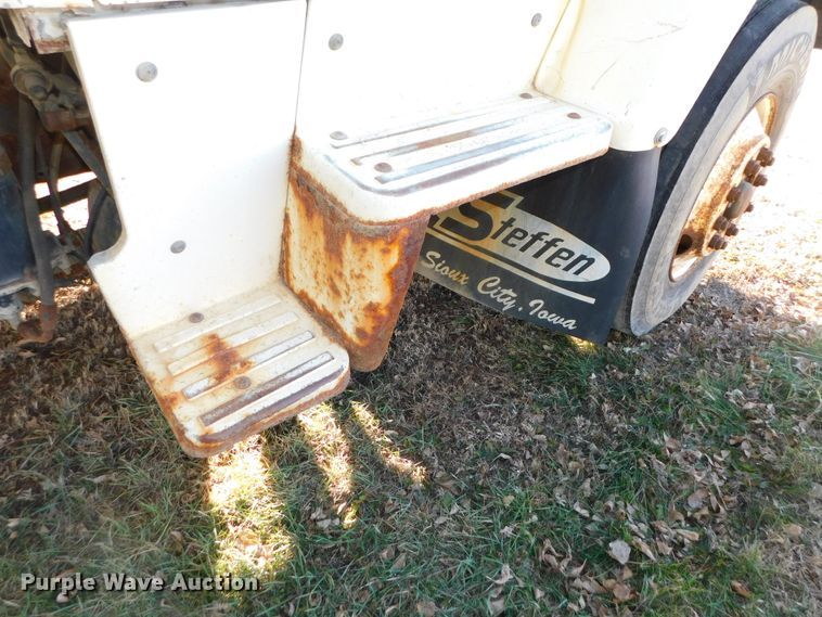 image for item DJ5854 1993 Ford L7000  dump truck