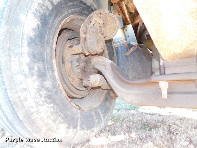 image for item DJ5854 1993 Ford L7000  dump truck