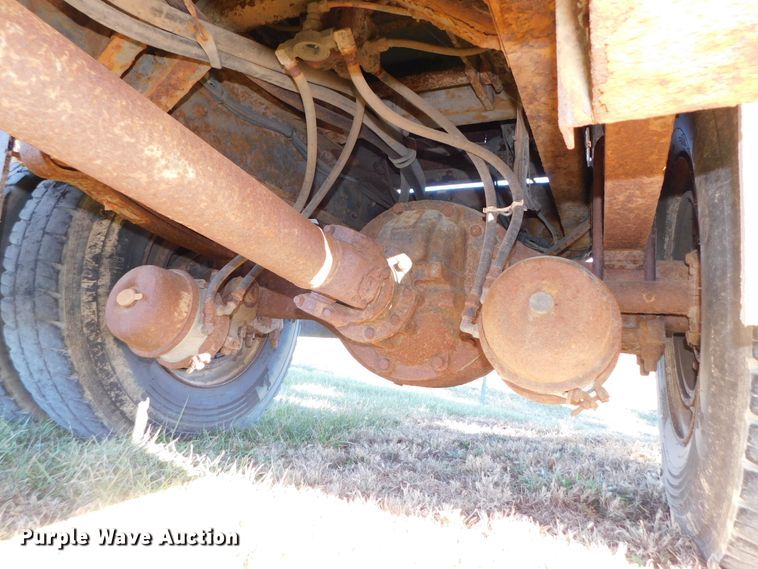 image for item DJ5854 1993 Ford L7000  dump truck