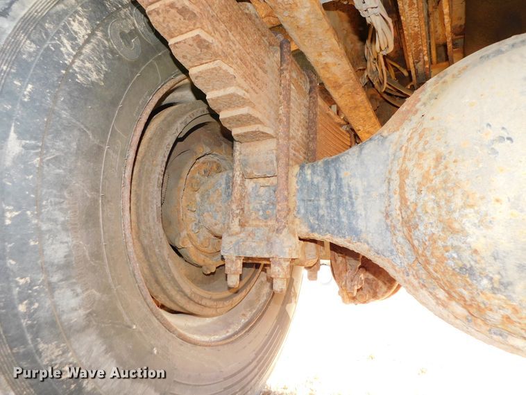 image for item DJ5854 1993 Ford L7000  dump truck