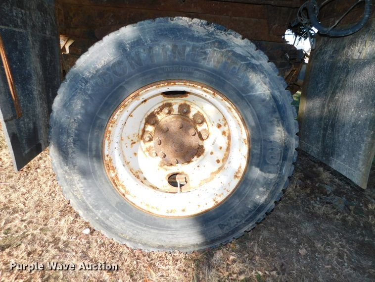 image for item DJ5854 1993 Ford L7000  dump truck