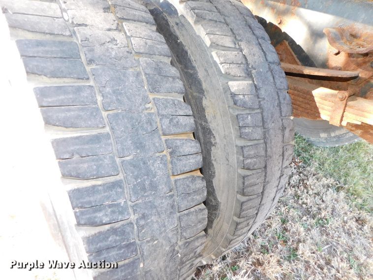 image for item DJ5854 1993 Ford L7000  dump truck