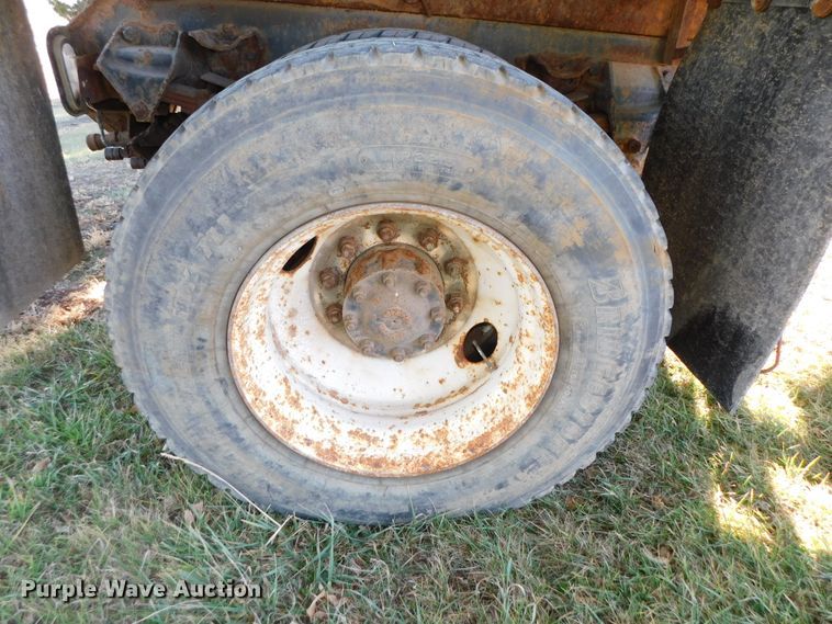 image for item DJ5854 1993 Ford L7000  dump truck