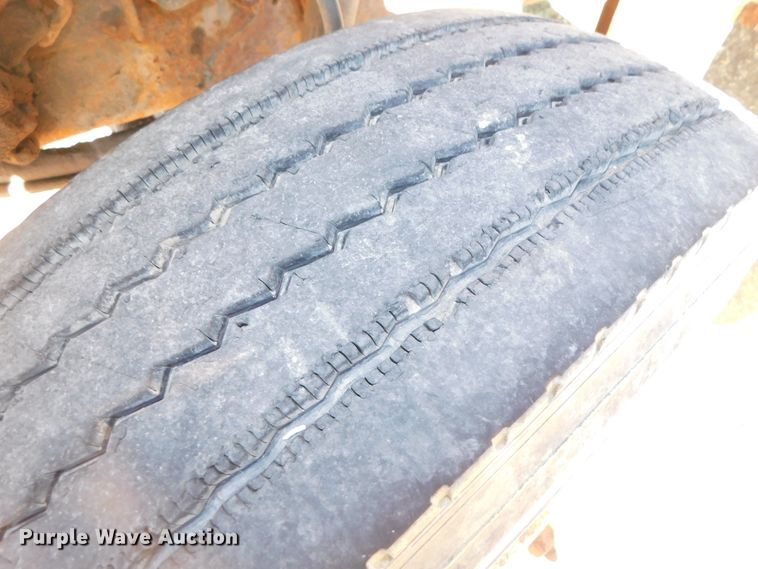 image for item DJ5854 1993 Ford L7000  dump truck