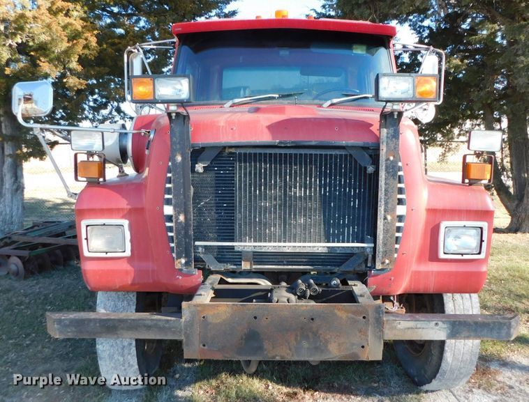 image for item DJ5855 1993 Ford L7000  dump truck