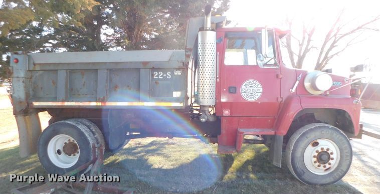 image for item DJ5855 1993 Ford L7000  dump truck