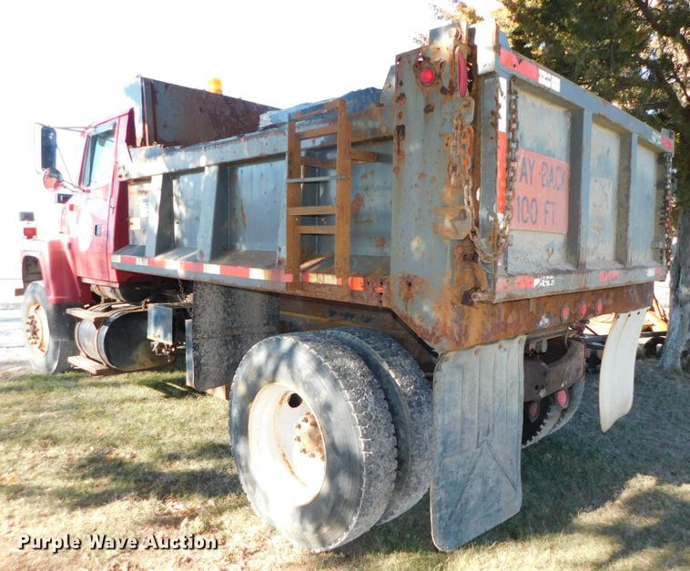 image for item DJ5855 1993 Ford L7000  dump truck
