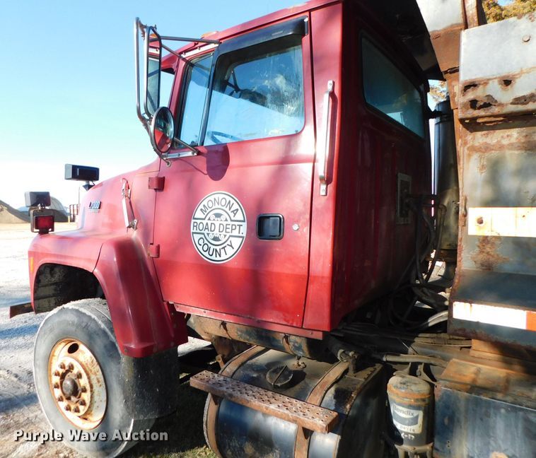 image for item DJ5855 1993 Ford L7000  dump truck
