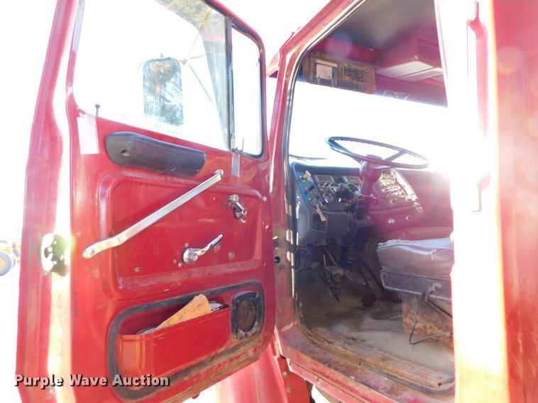 image for item DJ5855 1993 Ford L7000  dump truck