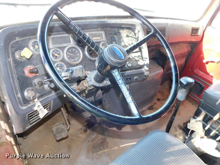 image for item DJ5855 1993 Ford L7000  dump truck