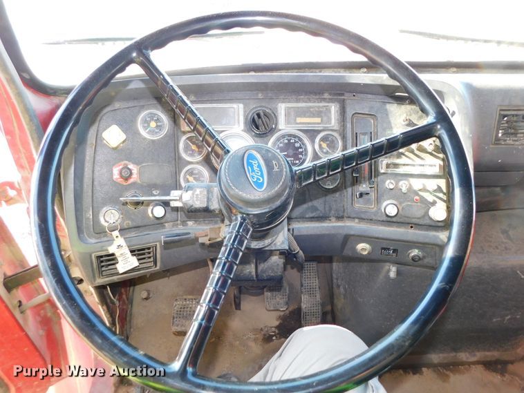 image for item DJ5855 1993 Ford L7000  dump truck