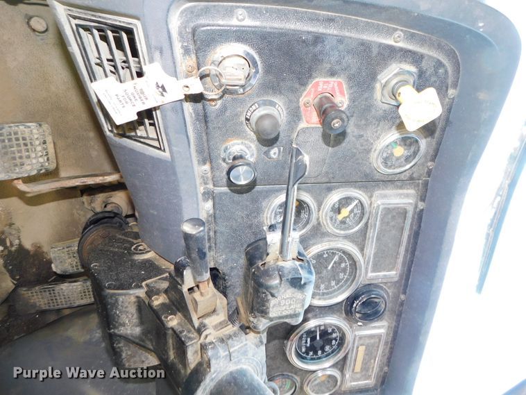 image for item DJ5855 1993 Ford L7000  dump truck