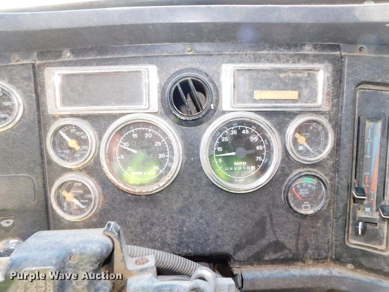 image for item DJ5855 1993 Ford L7000  dump truck