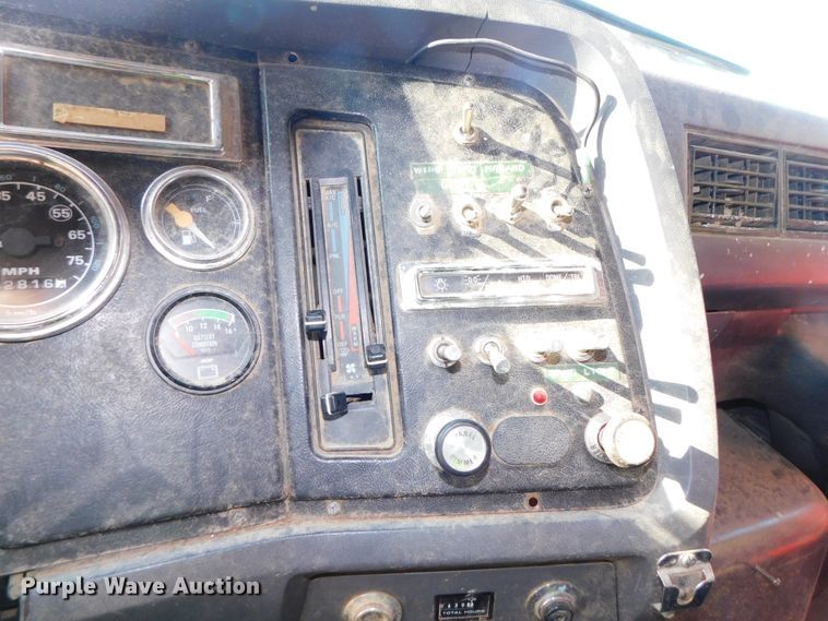 image for item DJ5855 1993 Ford L7000  dump truck