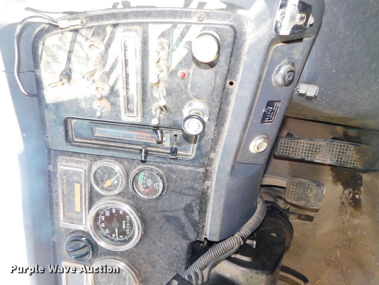 image for item DJ5855 1993 Ford L7000  dump truck