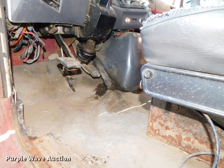 image for item DJ5855 1993 Ford L7000  dump truck