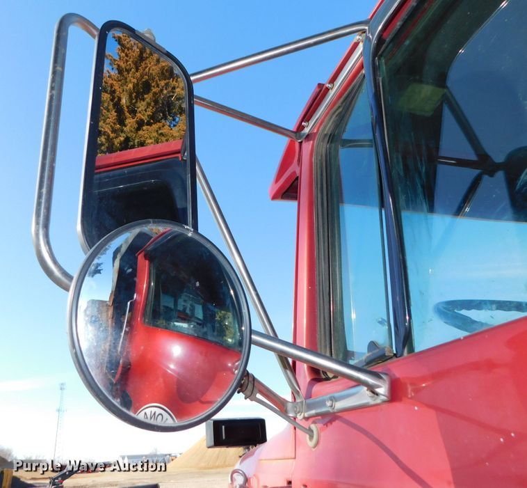 image for item DJ5855 1993 Ford L7000  dump truck