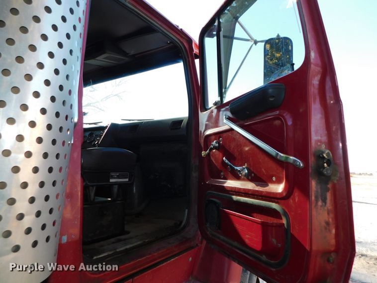 image for item DJ5855 1993 Ford L7000  dump truck