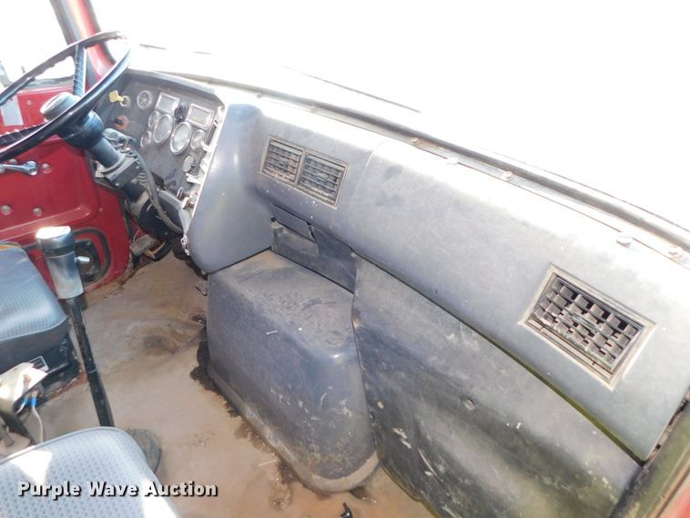 image for item DJ5855 1993 Ford L7000  dump truck