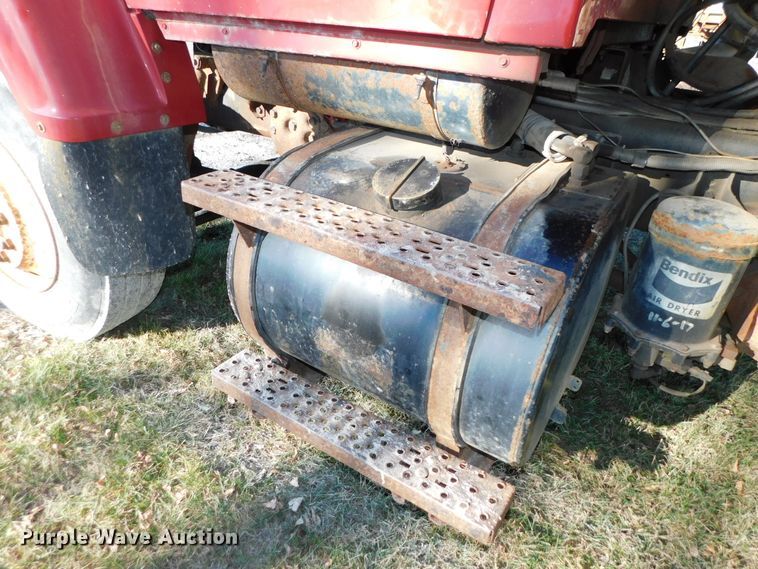 image for item DJ5855 1993 Ford L7000  dump truck