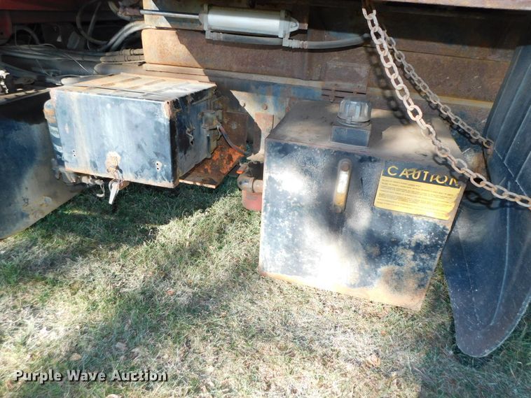 image for item DJ5855 1993 Ford L7000  dump truck