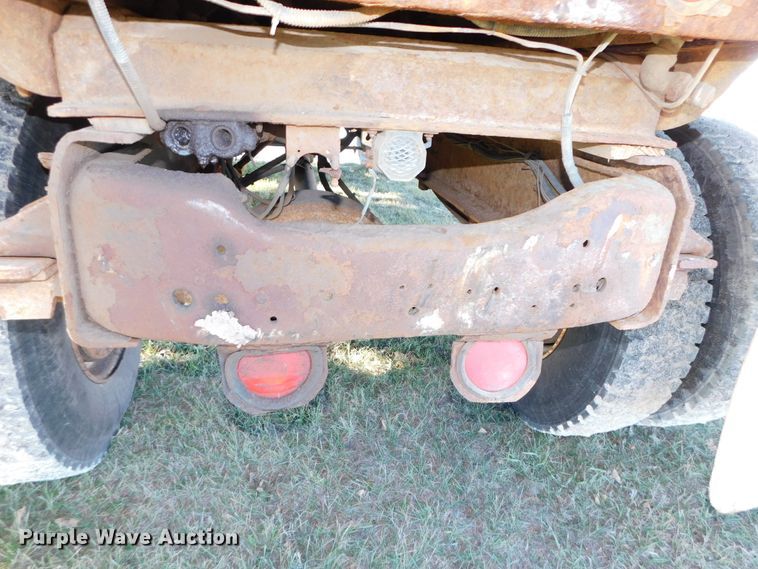 image for item DJ5855 1993 Ford L7000  dump truck