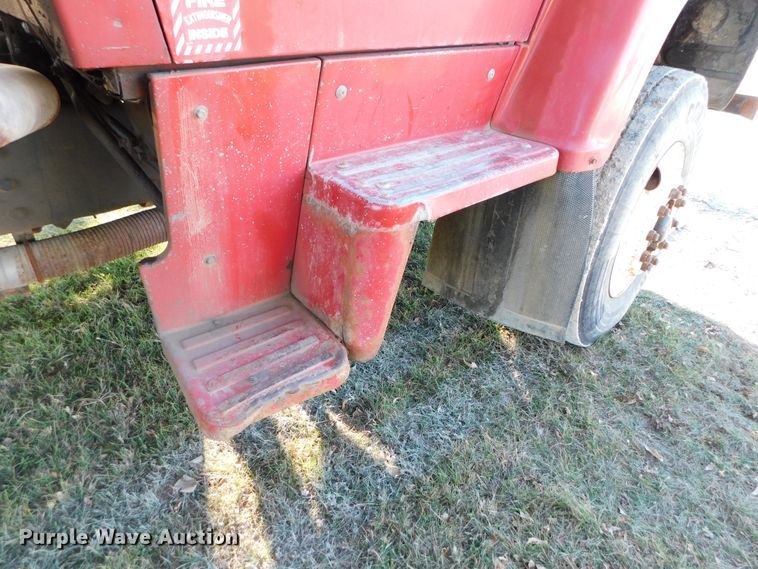 image for item DJ5855 1993 Ford L7000  dump truck